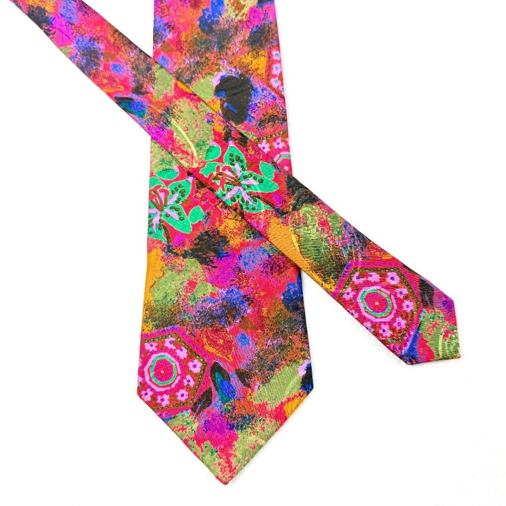 Brioni Vibrant Silk Necktie w/Abstract Print Chain Logo 58.25" x 4"